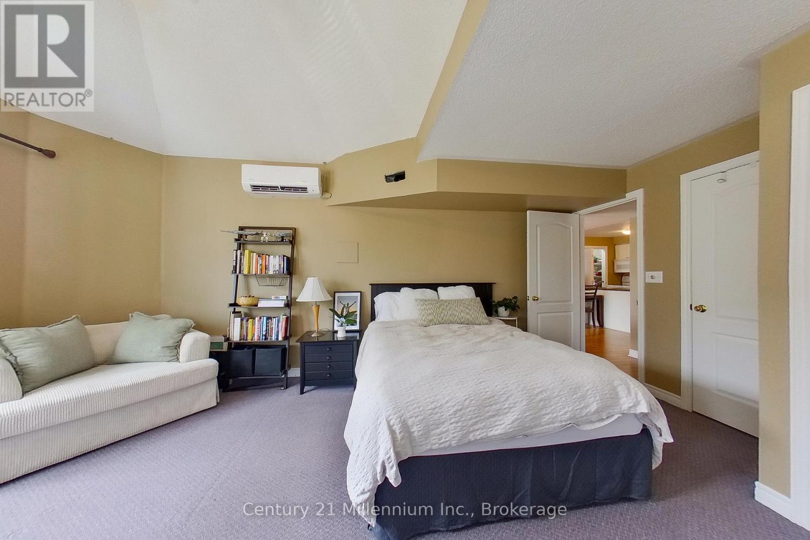 #825 34 DAWSON DRIVE - 9