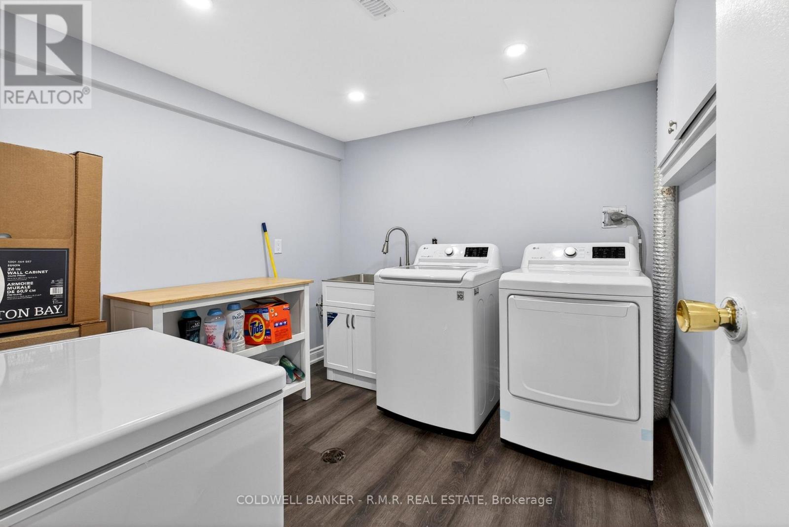729 DOWNVIEW CRESCENT - 37