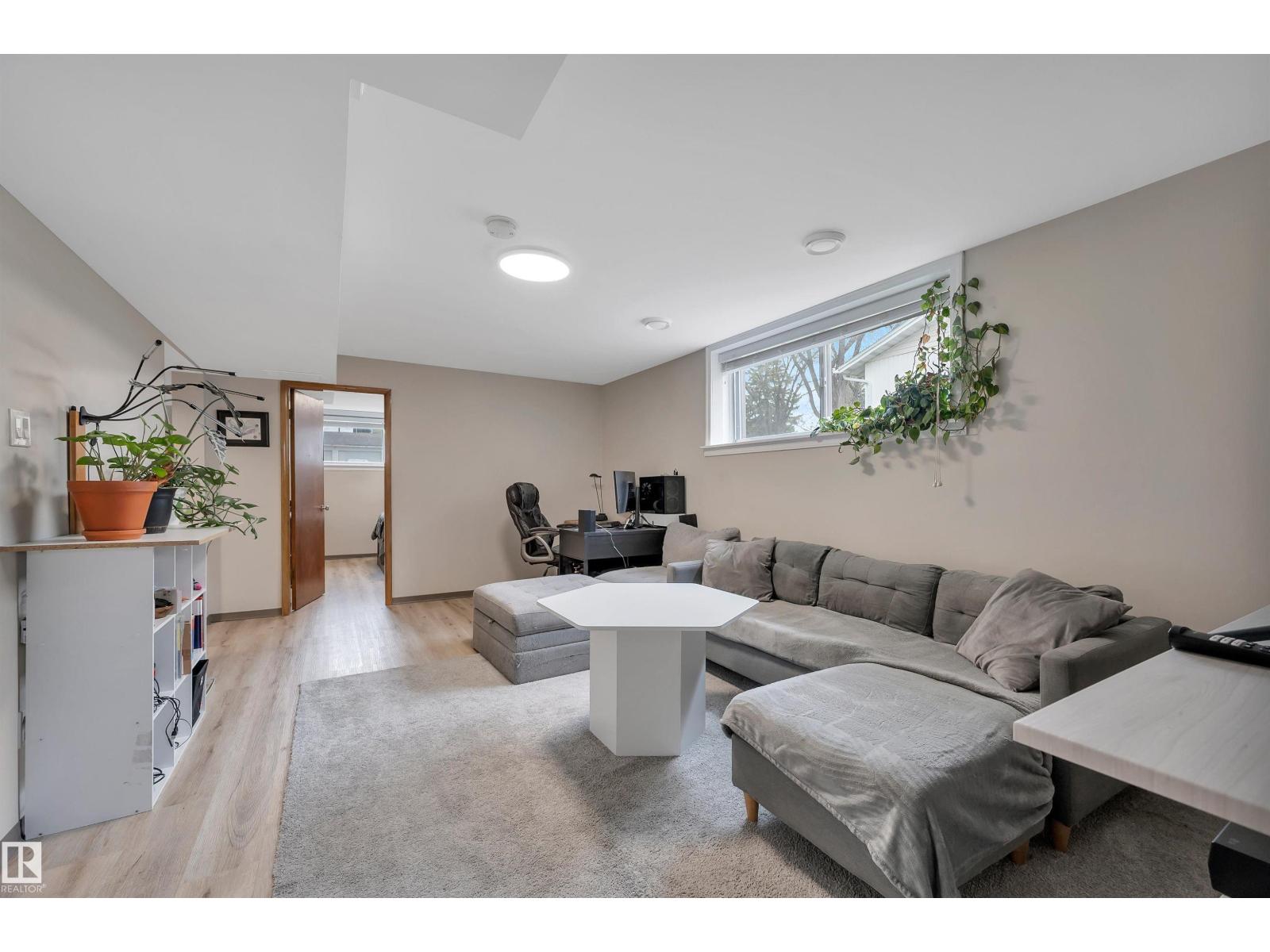 6515 104 A ST NW NW - 23
