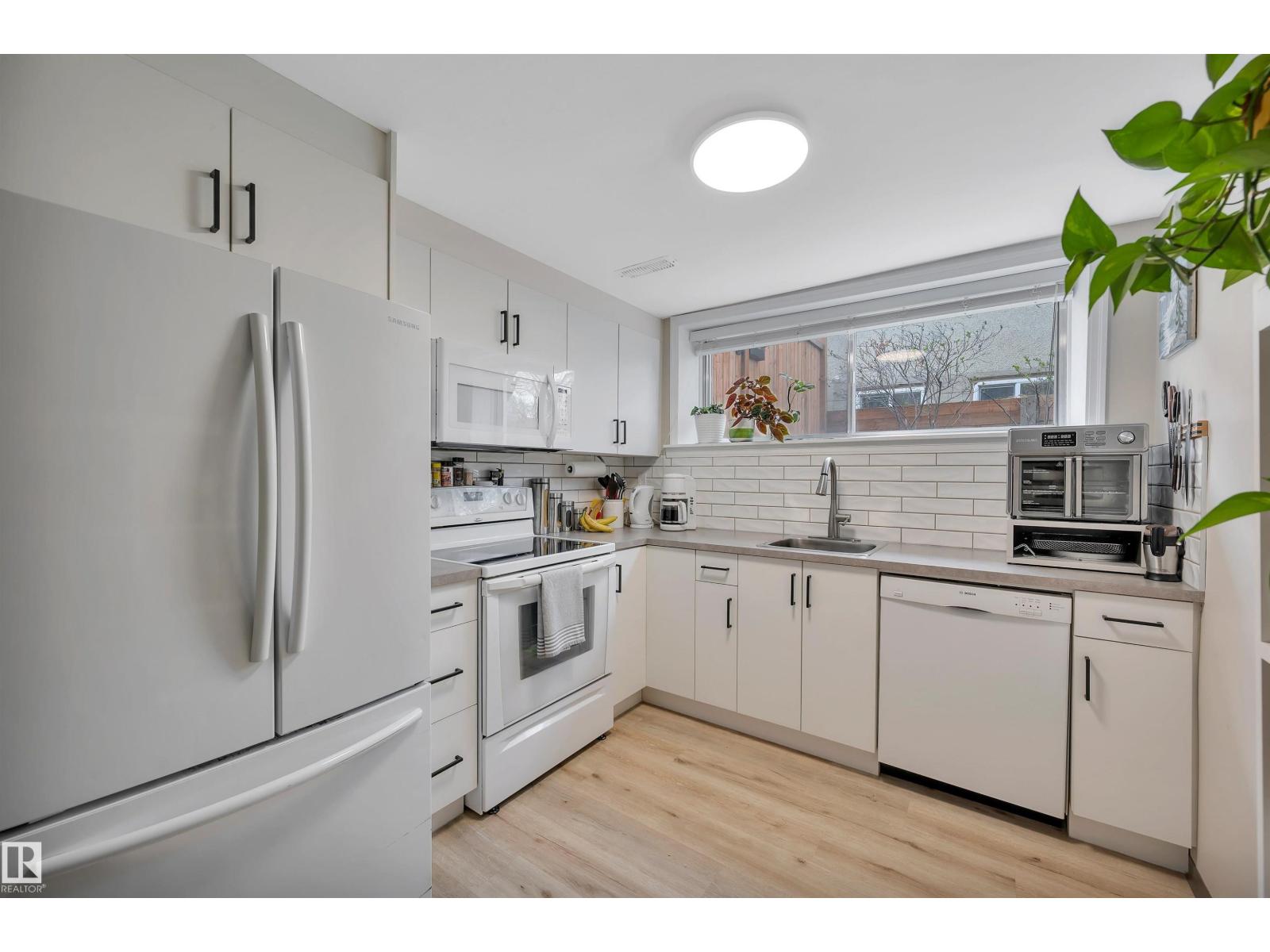 6515 104 A ST NW NW - 27