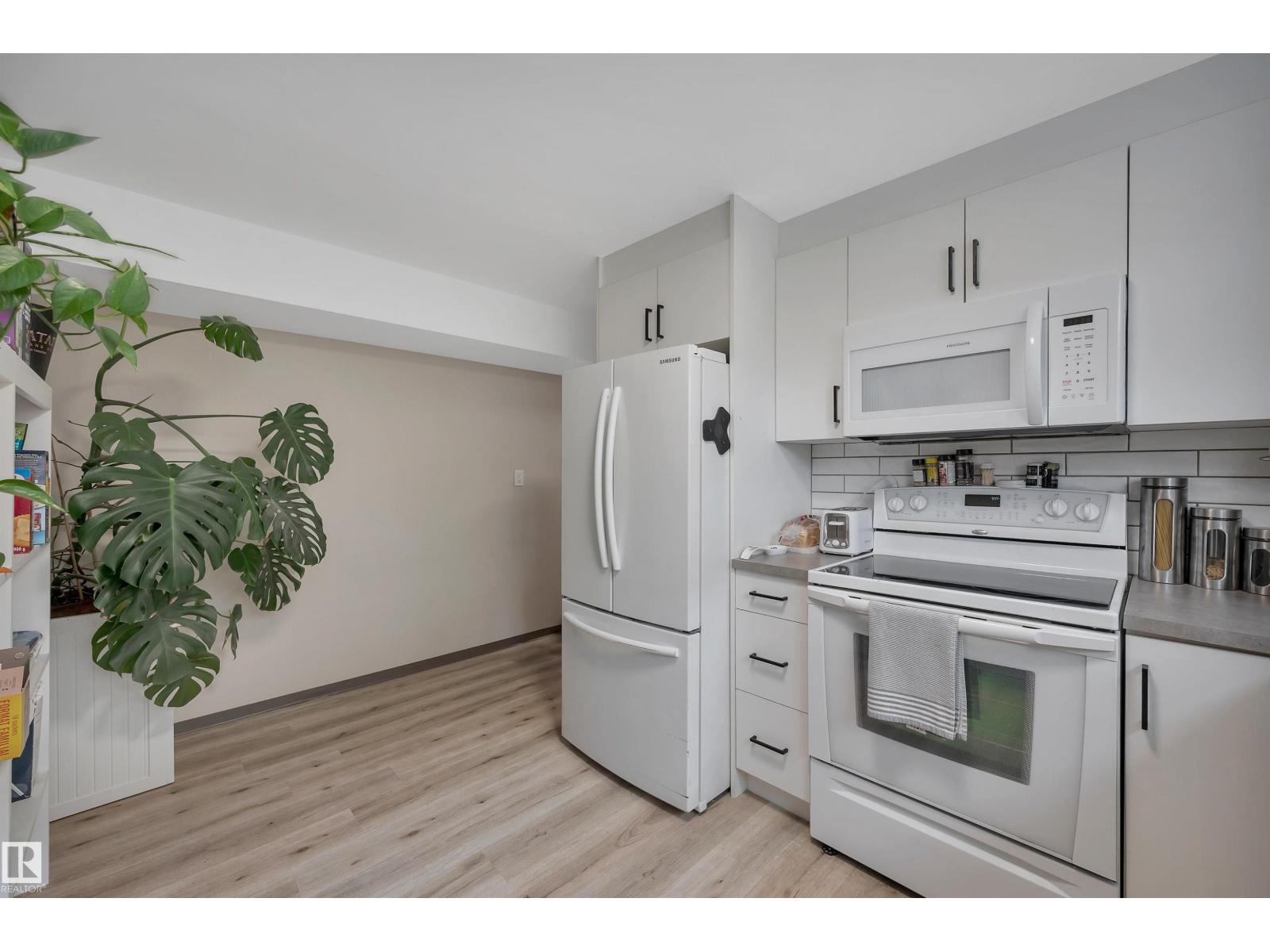 6515 104 A ST NW NW - 28