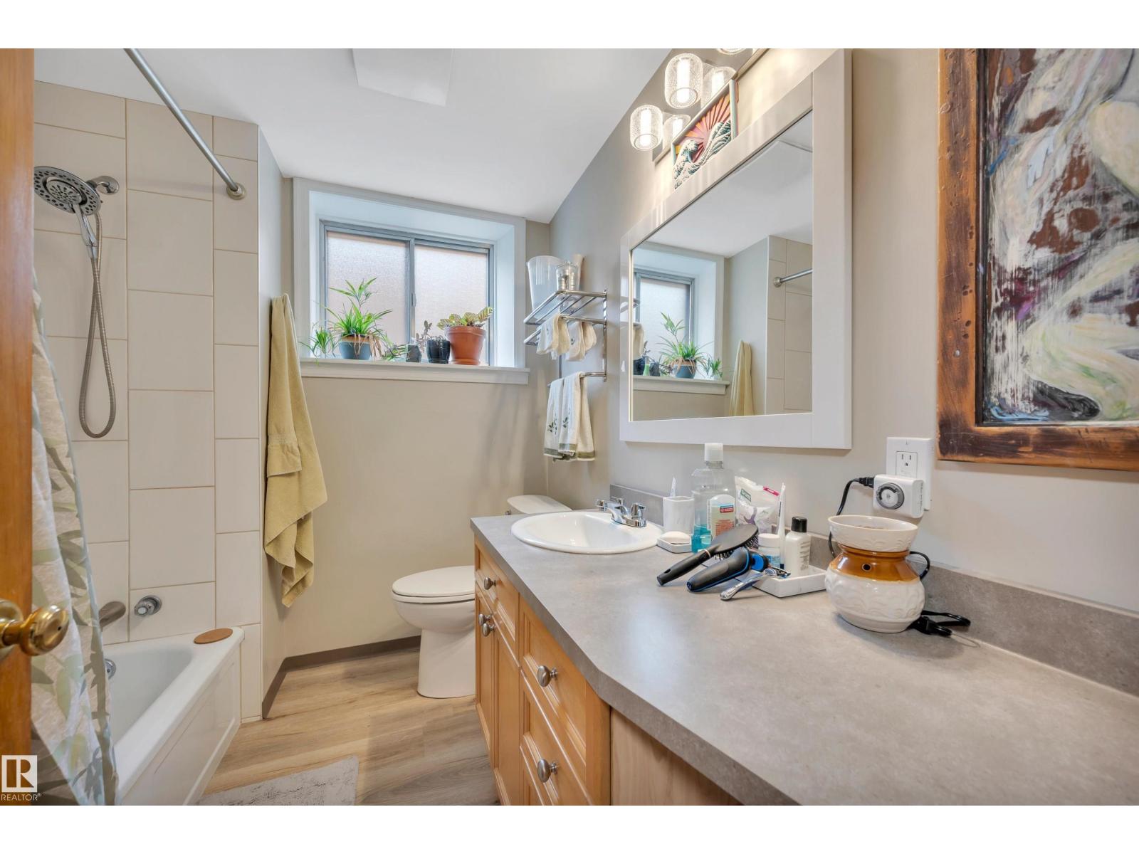 6515 104 A ST NW NW - 33