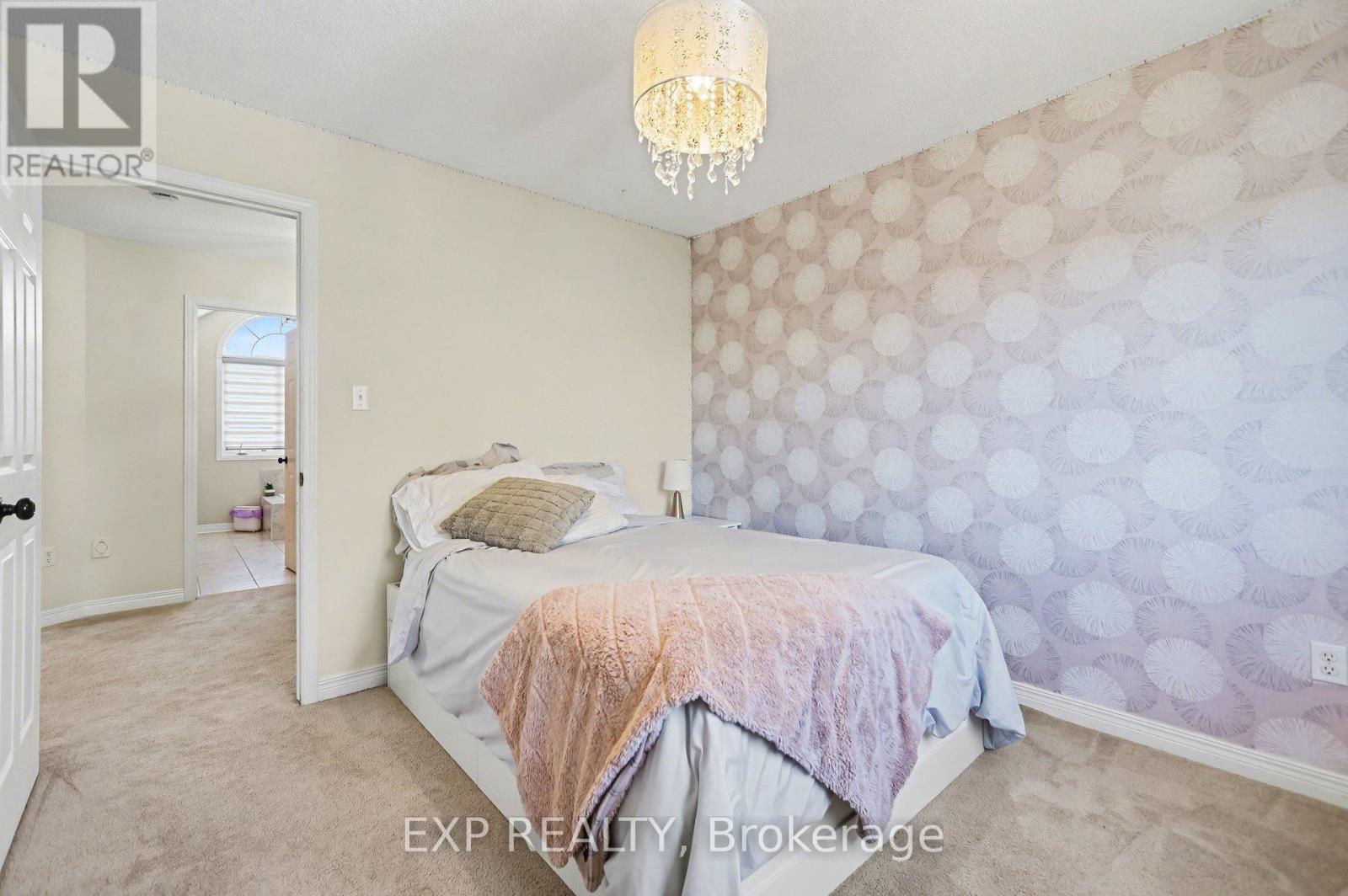 212 JASPER CRESCENT - 22