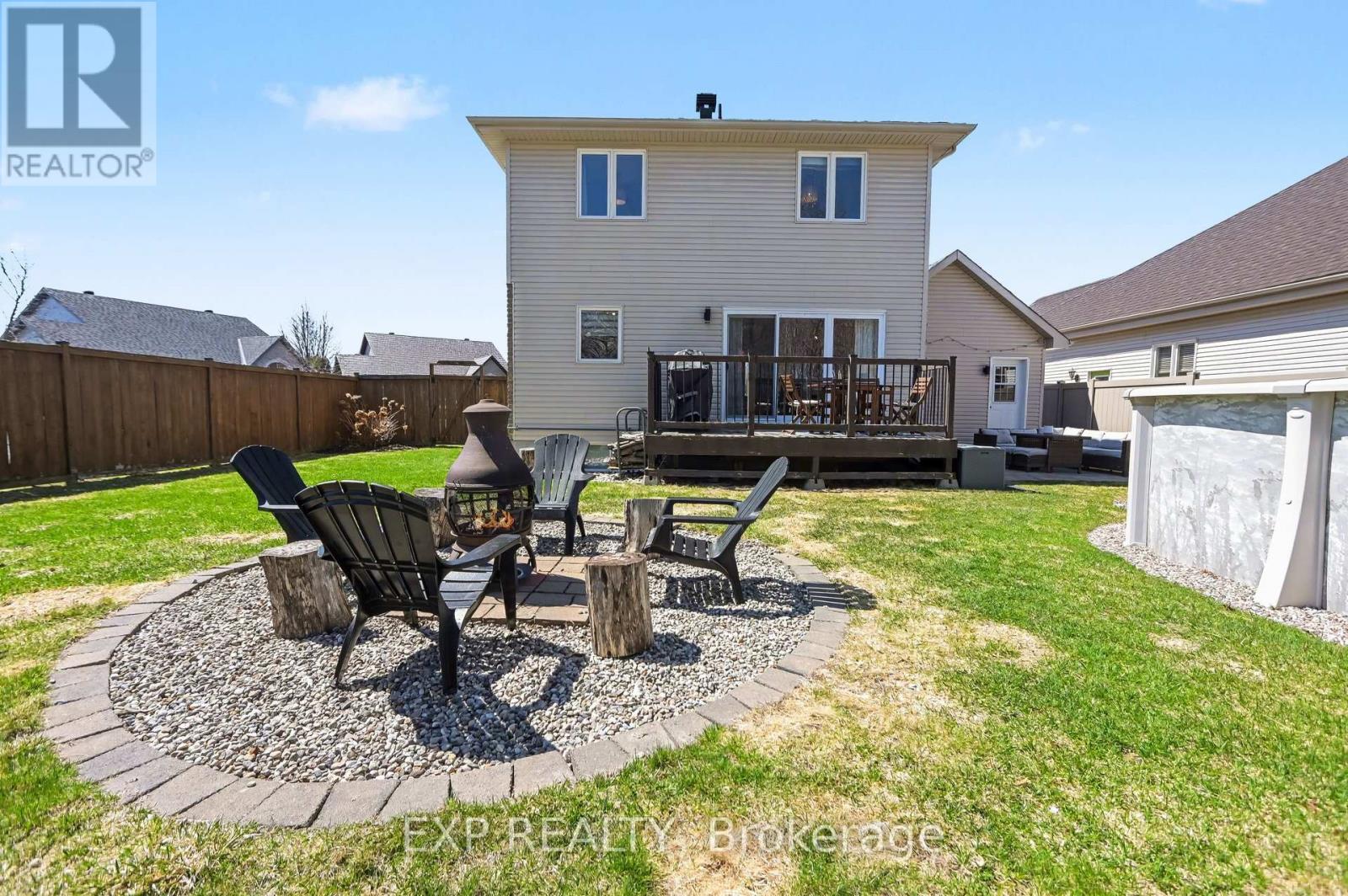 212 JASPER CRESCENT - 33