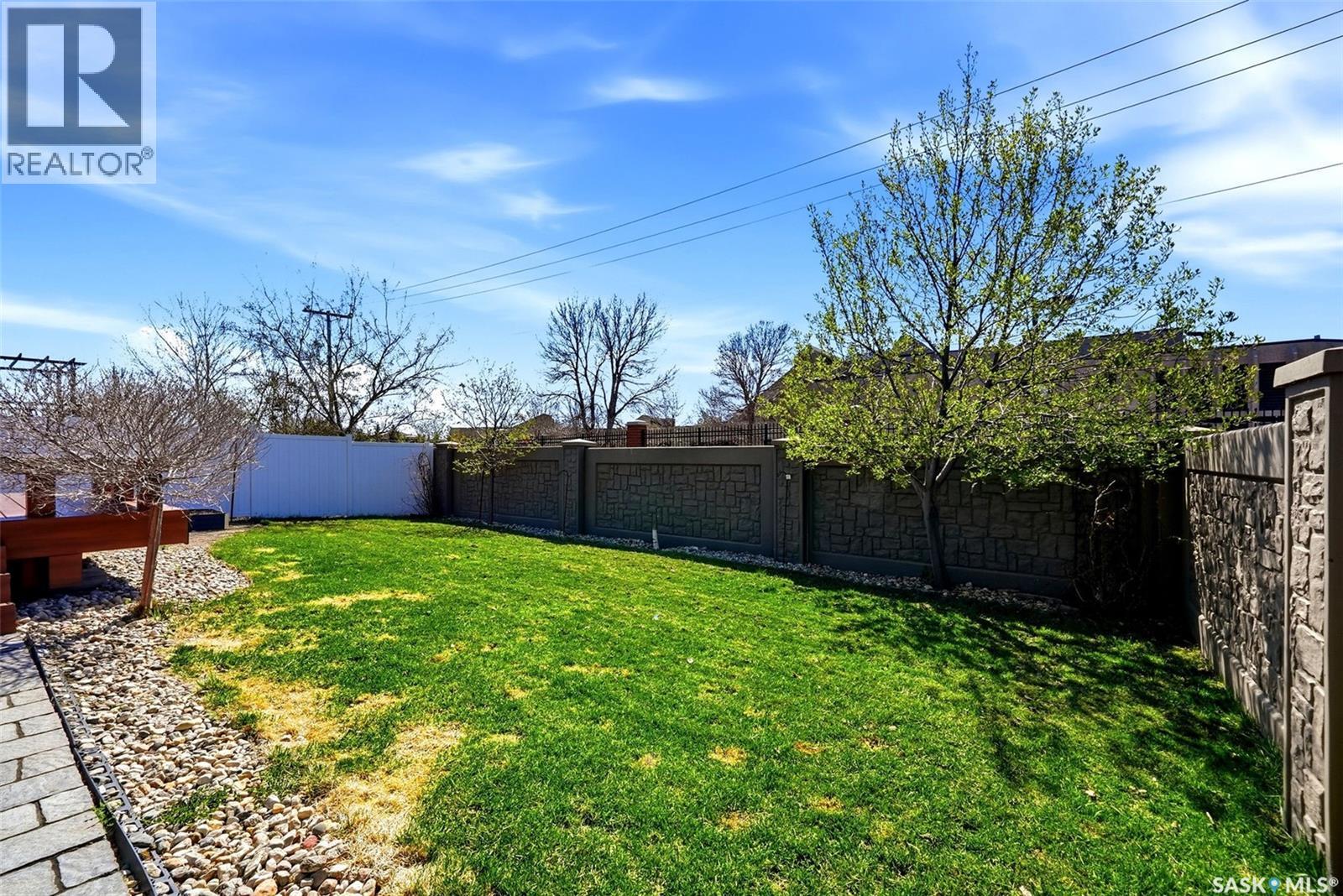 3930 Sandhill CRESCENT - 38