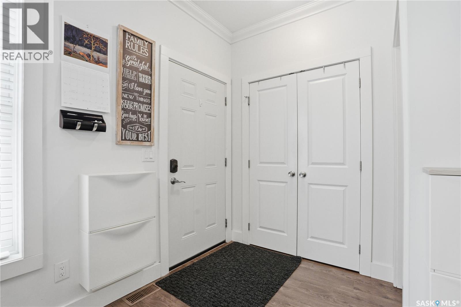 431 Eaton LANE - 4