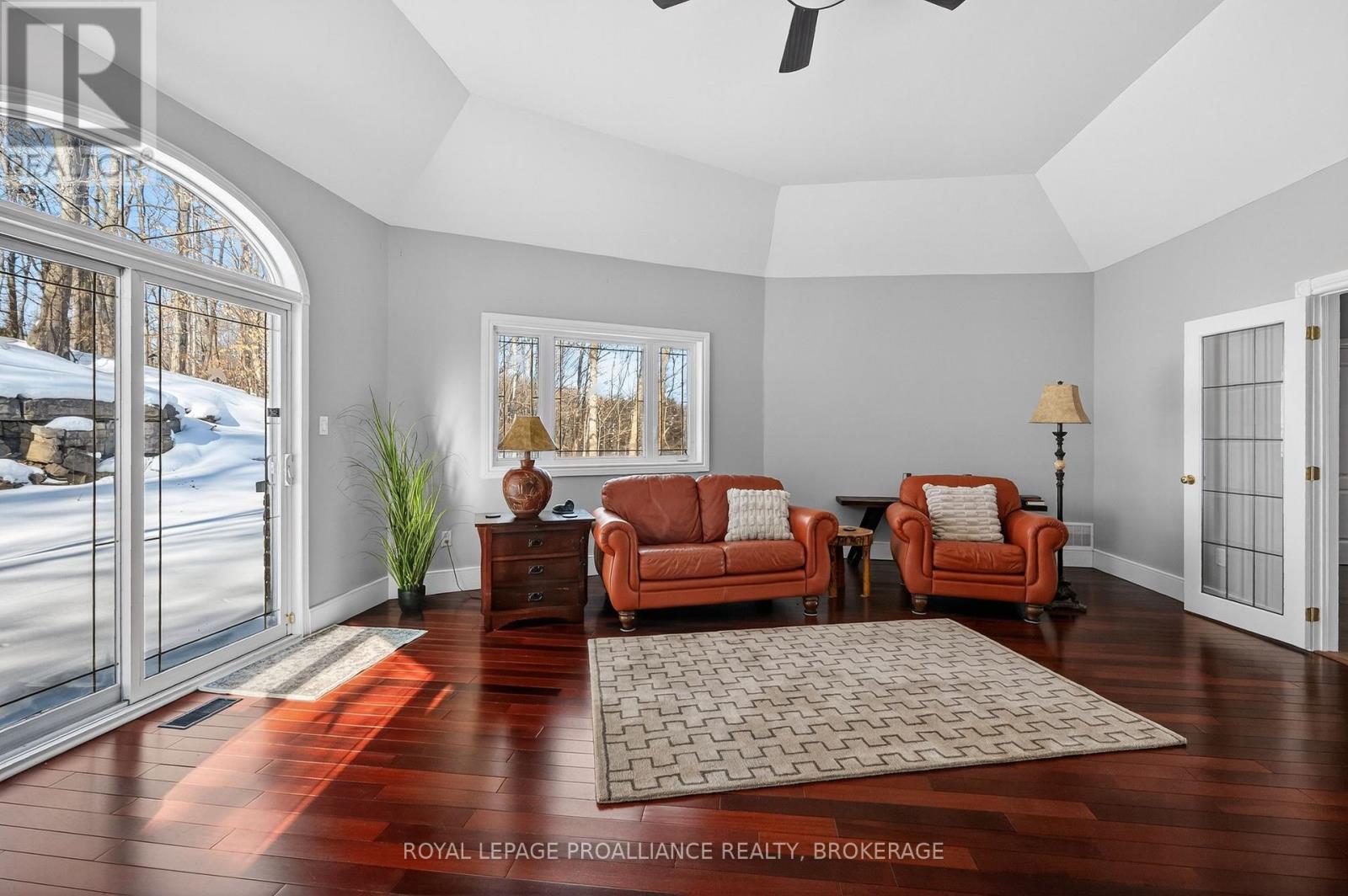 27 COLLINS DRIVE - 7