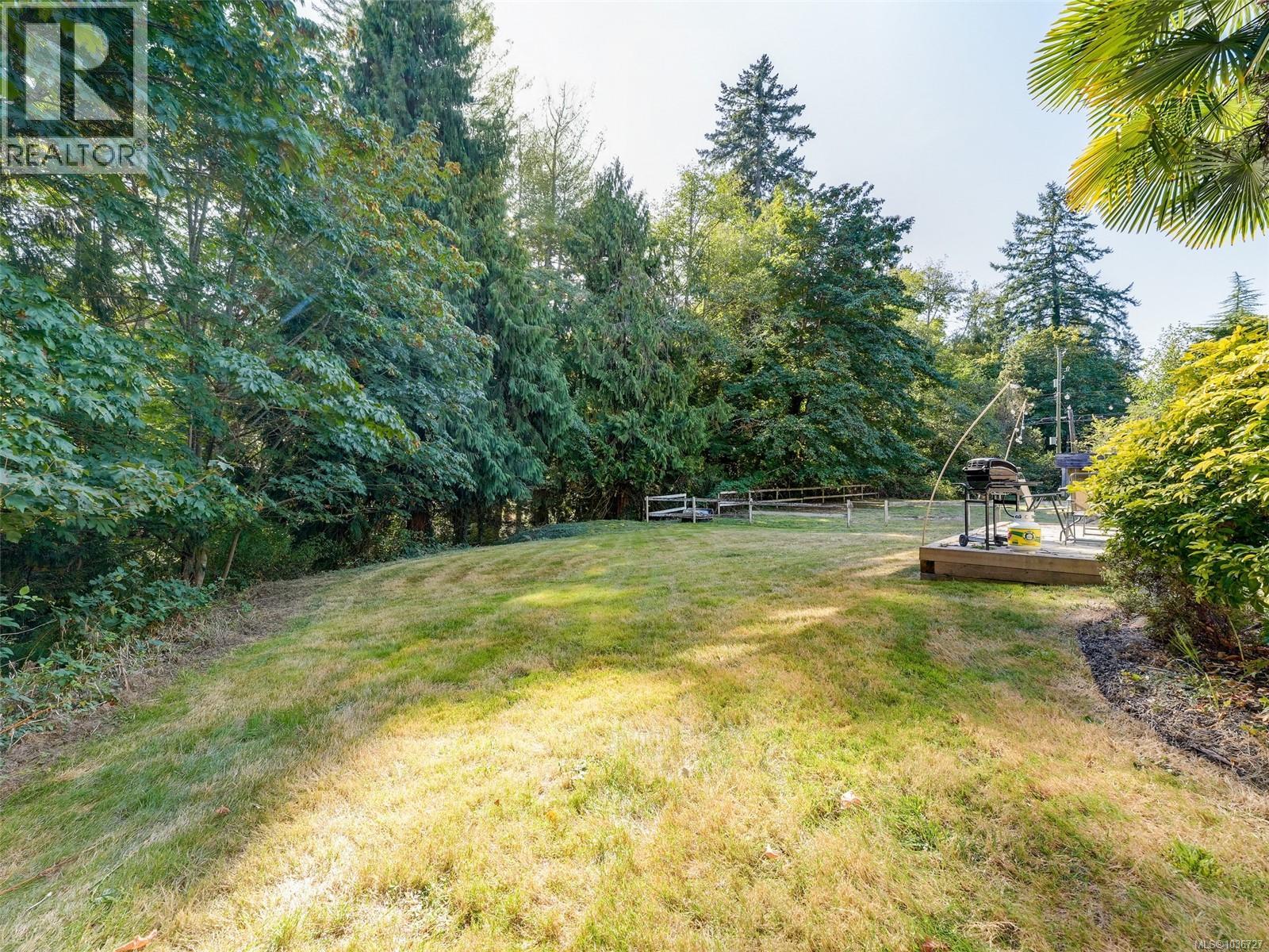 1021 Tatlow Rd, North Saanich