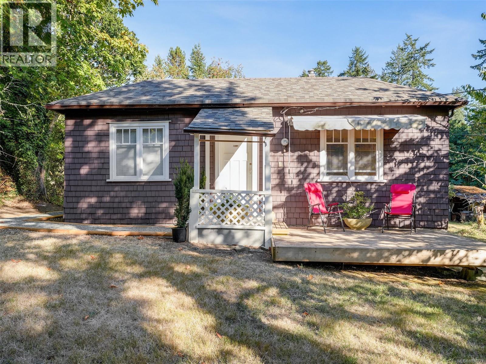 1021 Tatlow Rd, North Saanich