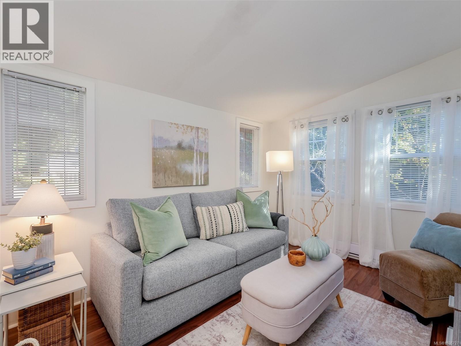 1021 Tatlow Rd, North Saanich
