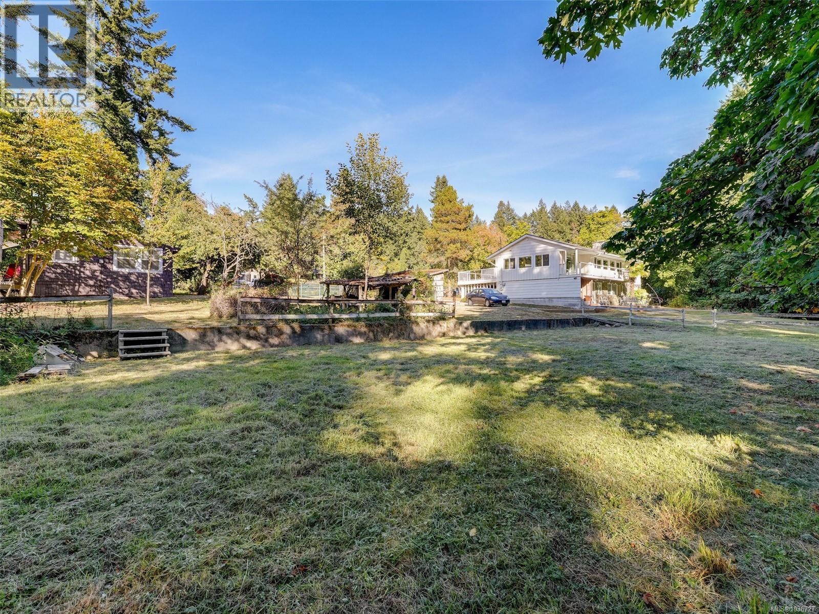 1021 Tatlow Rd, North Saanich