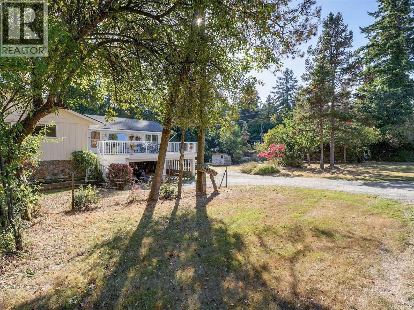 1021 Tatlow Rd, North Saanich
