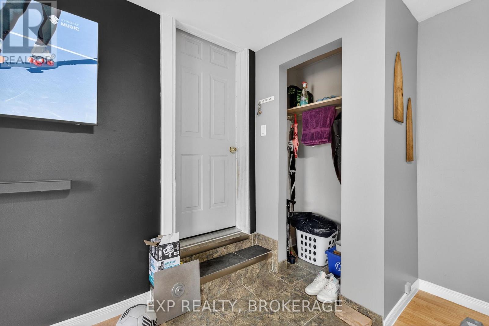 342 KING STREET W - 10