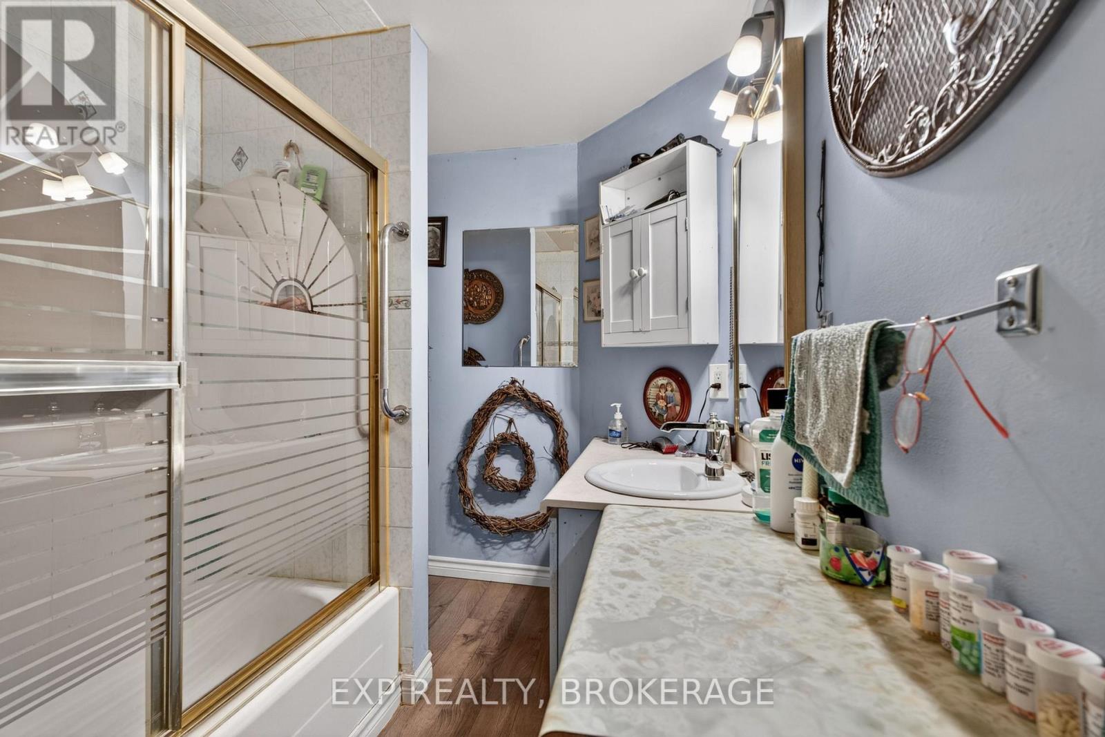 342 KING STREET W - Image 35