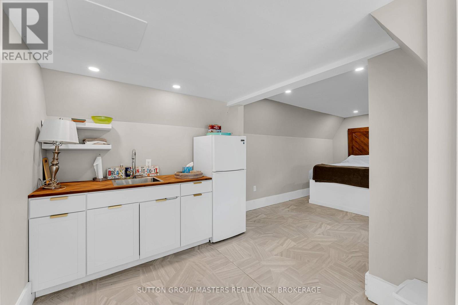 1611 SUNNYSIDE ROAD - 32