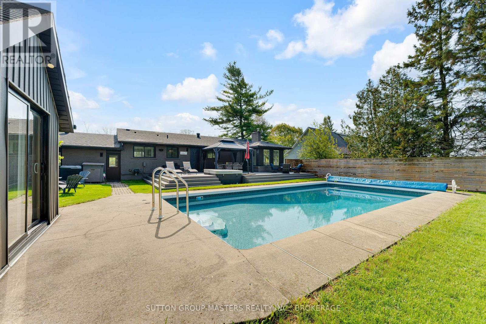 1611 SUNNYSIDE ROAD - 42