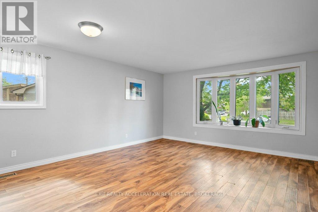 281 SMITH CRESCENT - 10
