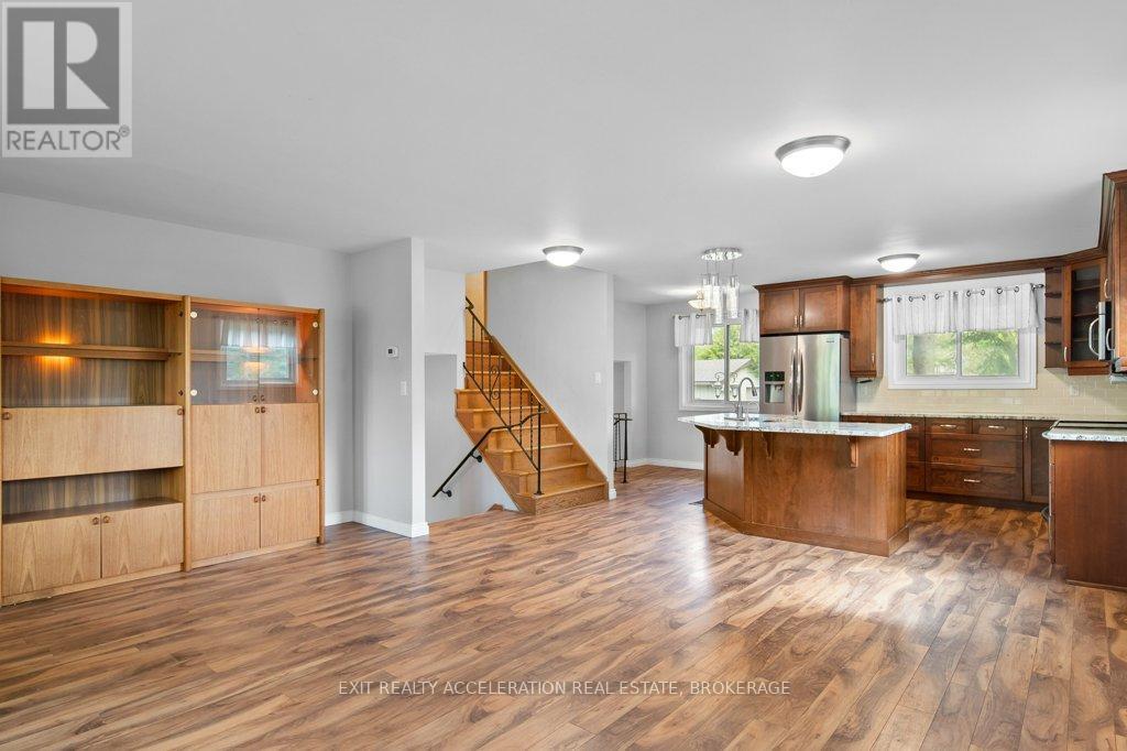 281 SMITH CRESCENT - 11