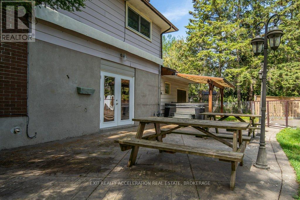 281 SMITH CRESCENT - 29