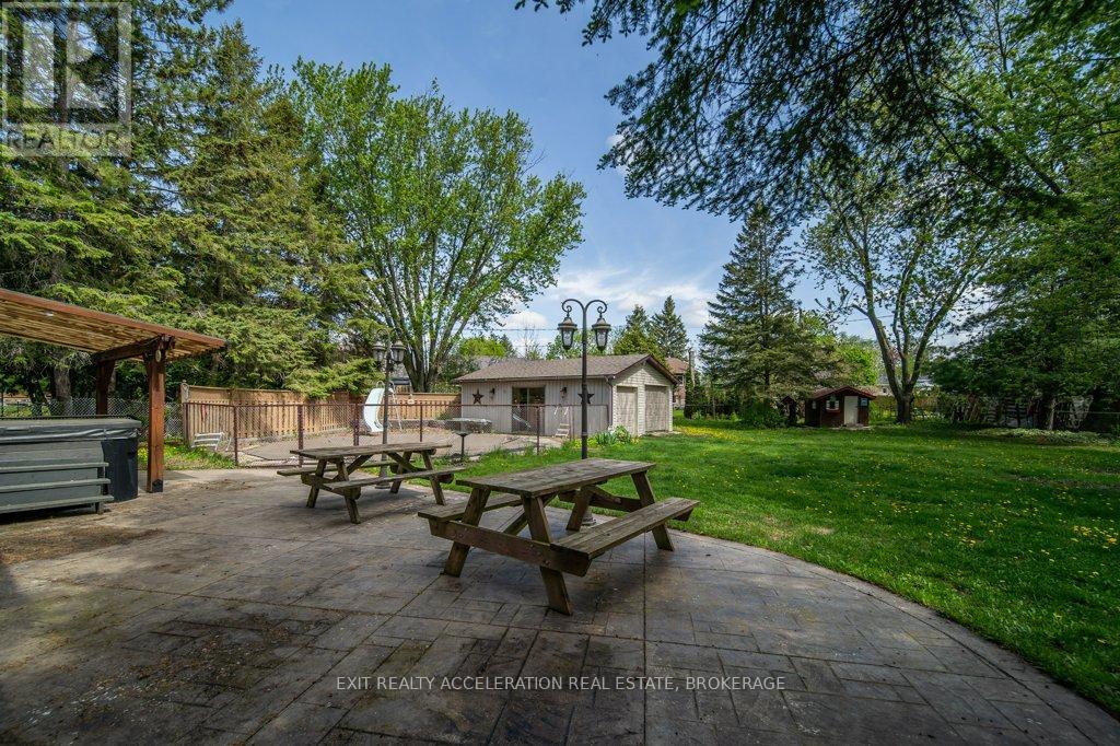 281 SMITH CRESCENT - 31