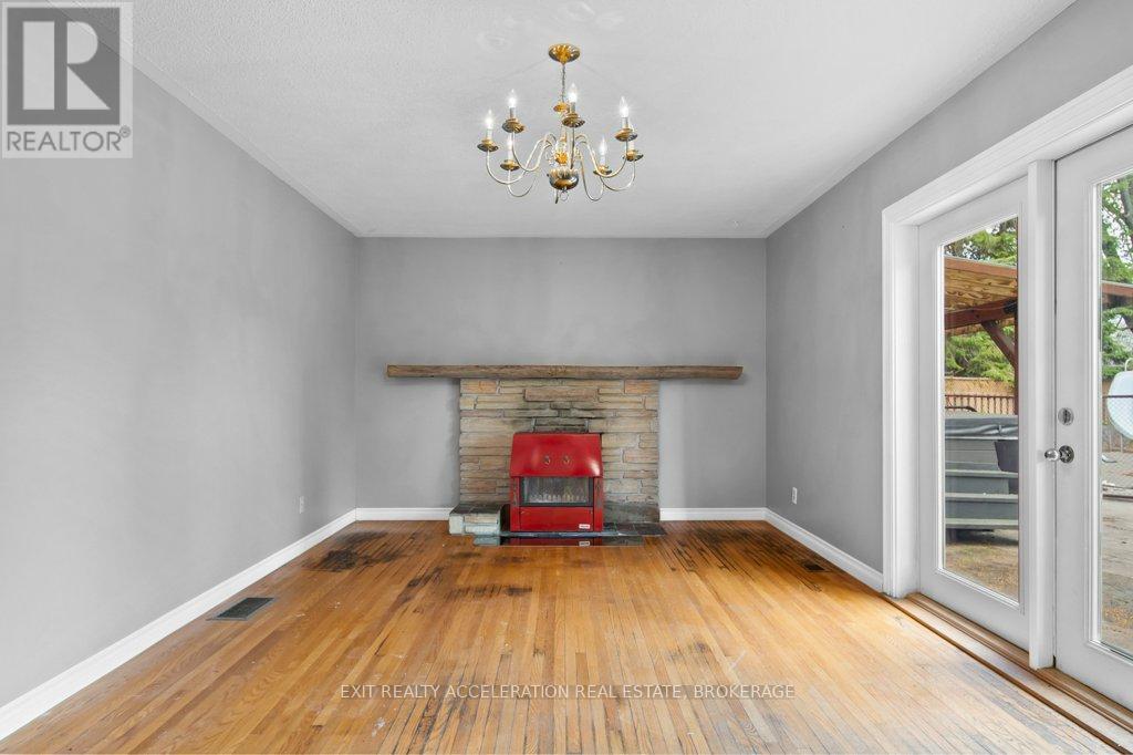 281 SMITH CRESCENT - 7