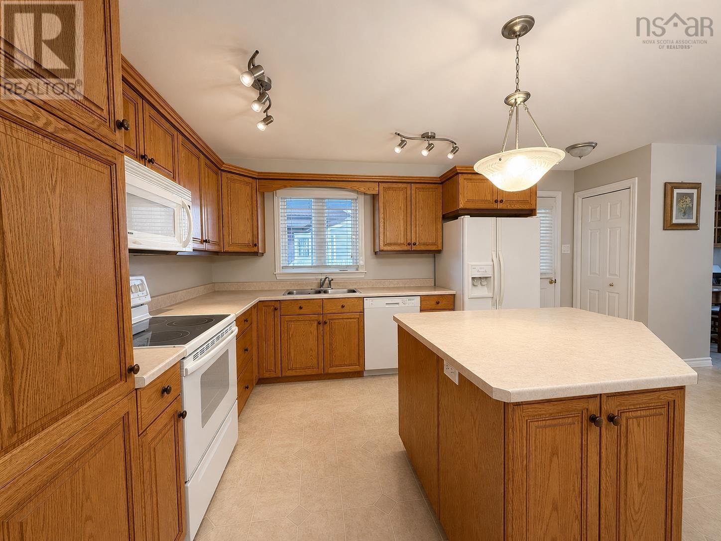Property 29 of 31 of 40 WELLINGTON Court