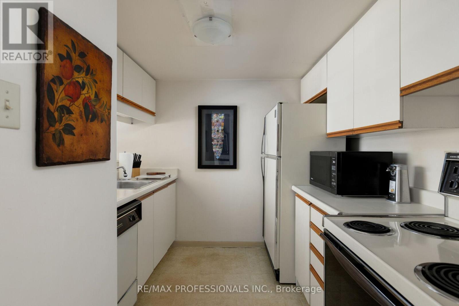 #1506 25 MAITLAND STREET - 17