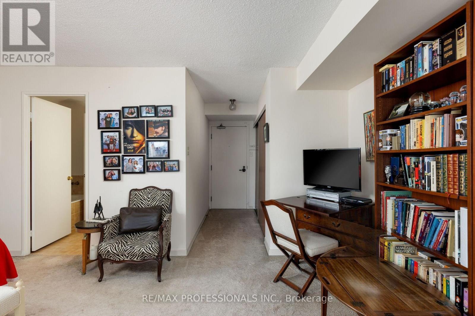 #1506 25 MAITLAND STREET - 25