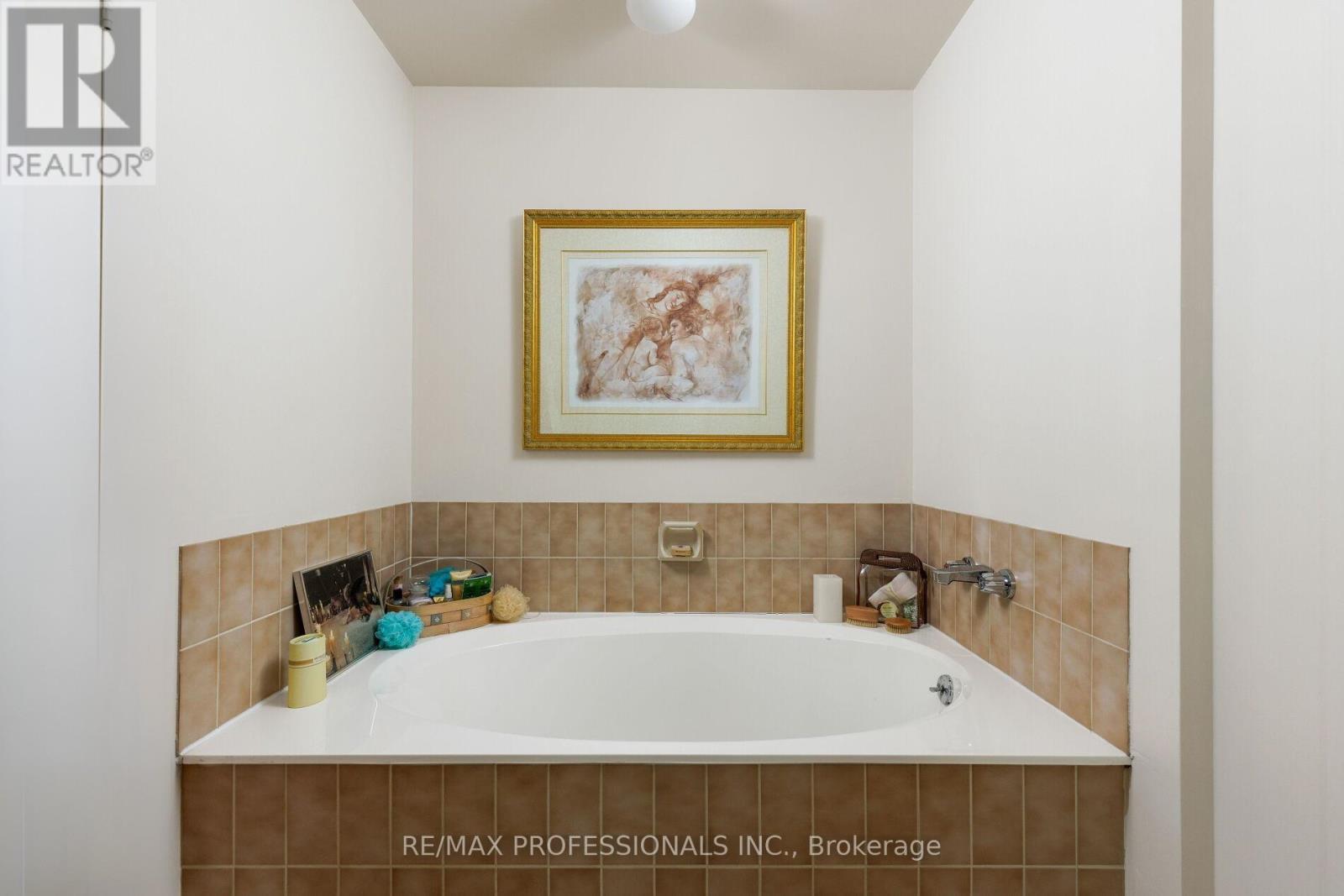 #1506 25 MAITLAND STREET - 27
