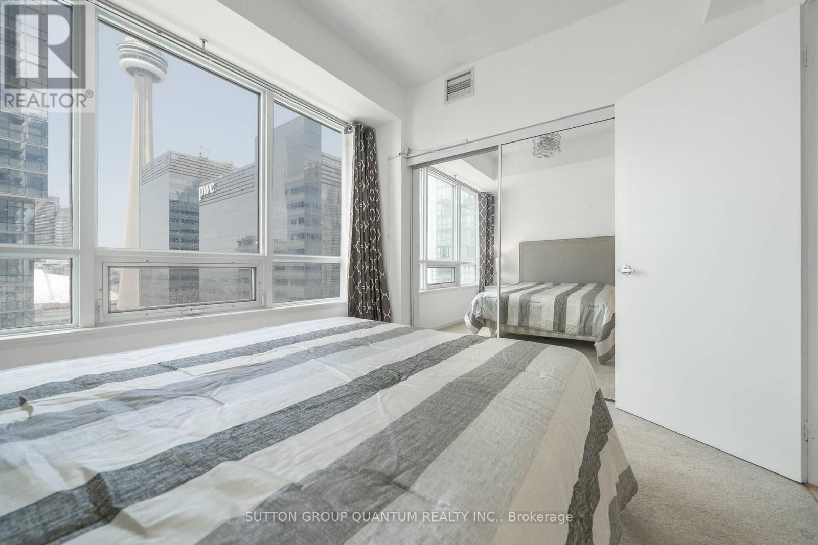 #2605 65 BREMNER BOULEVARD - 14