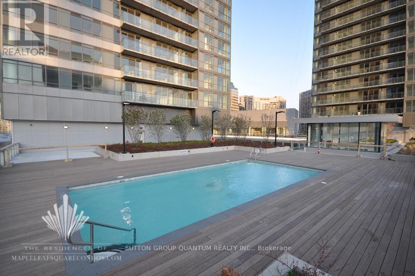 #2605 65 BREMNER BOULEVARD - 31