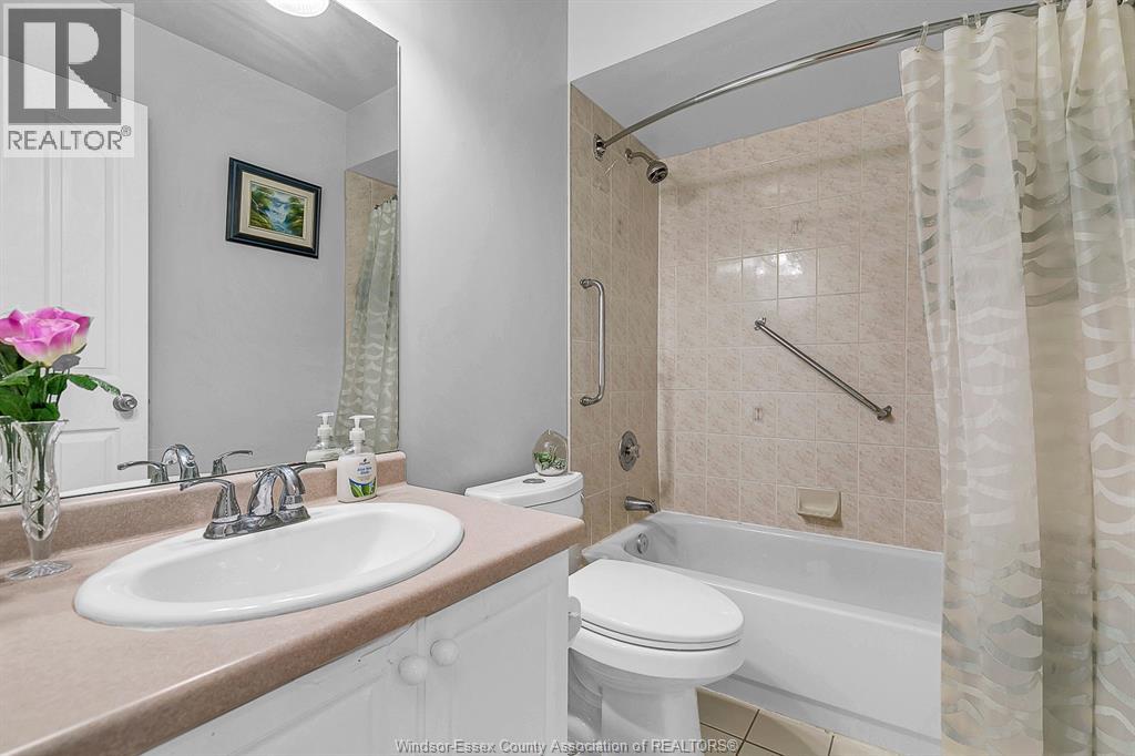 3114 FLETCHER, Windsor, Ontario, N9E4M7 — Photo 2
