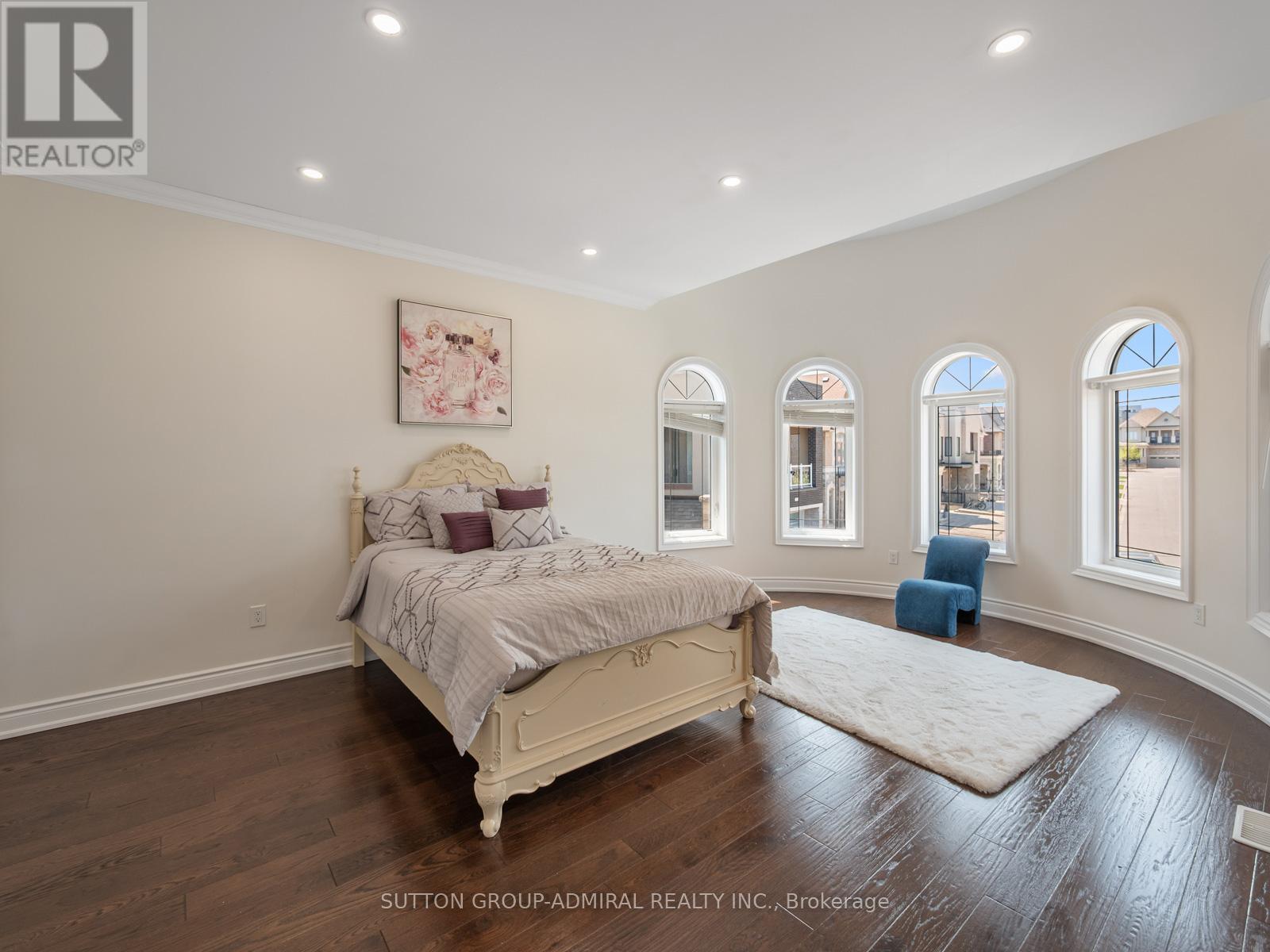 33 KEATLEY DRIVE - 32