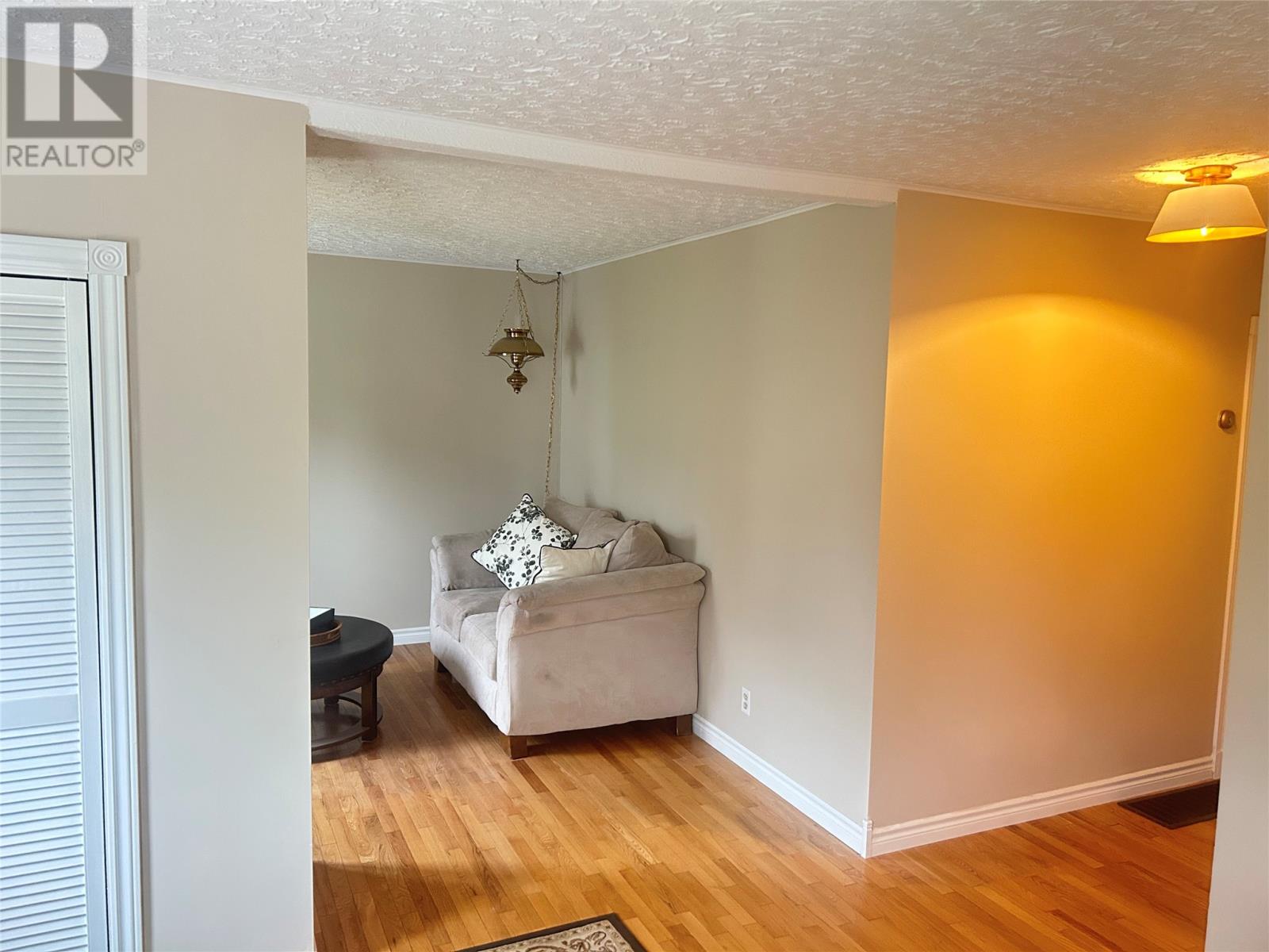 6 Woodcrest Avenue - 8