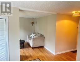 6 Woodcrest Avenue thumbnail 8