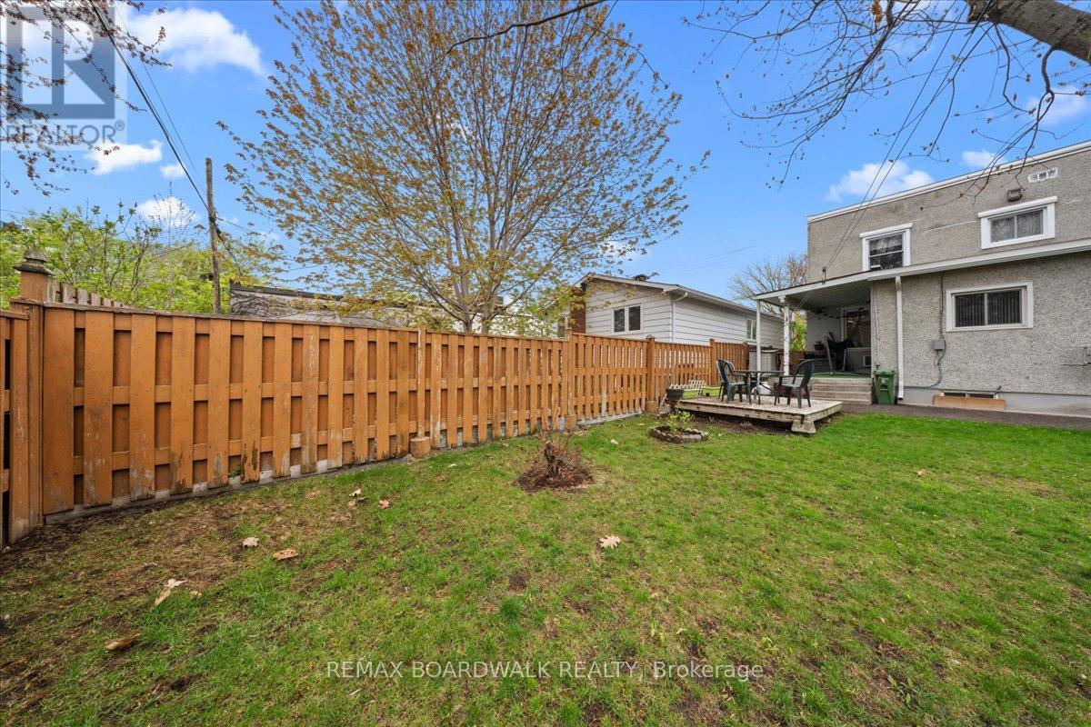 204- 206 JEANNE MANCE STREET - 39