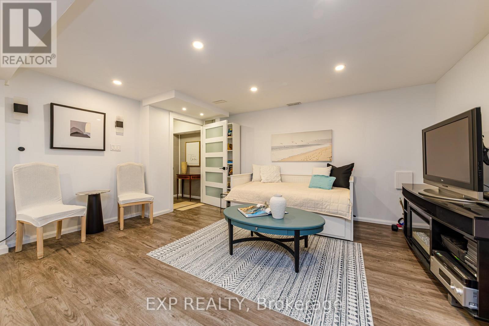 1836 LORRAINE AVENUE - 33