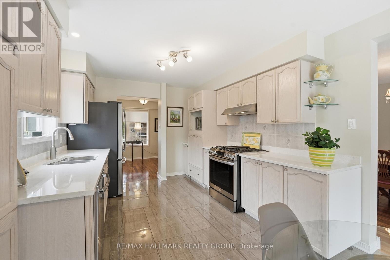 36 PALMADEO DRIVE - 15