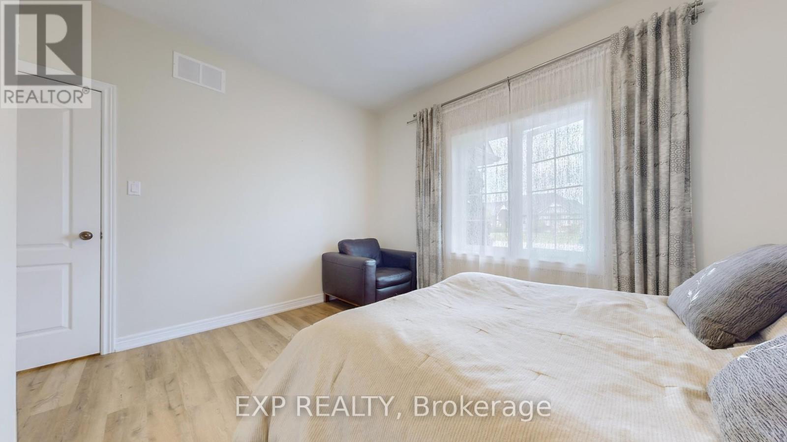 42 SOMERVILLE CRESCENT W - 27