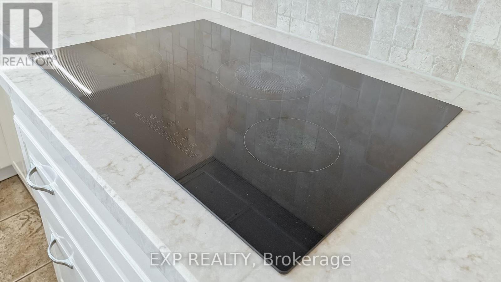 42 SOMERVILLE CRESCENT W - 28