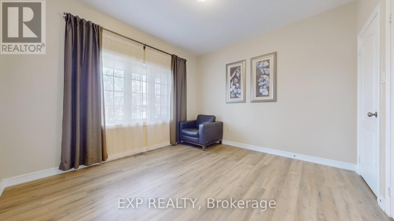 42 SOMERVILLE CRESCENT W - 34