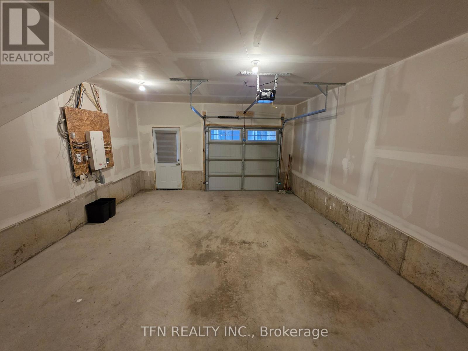 231 MELODY LANE - 11