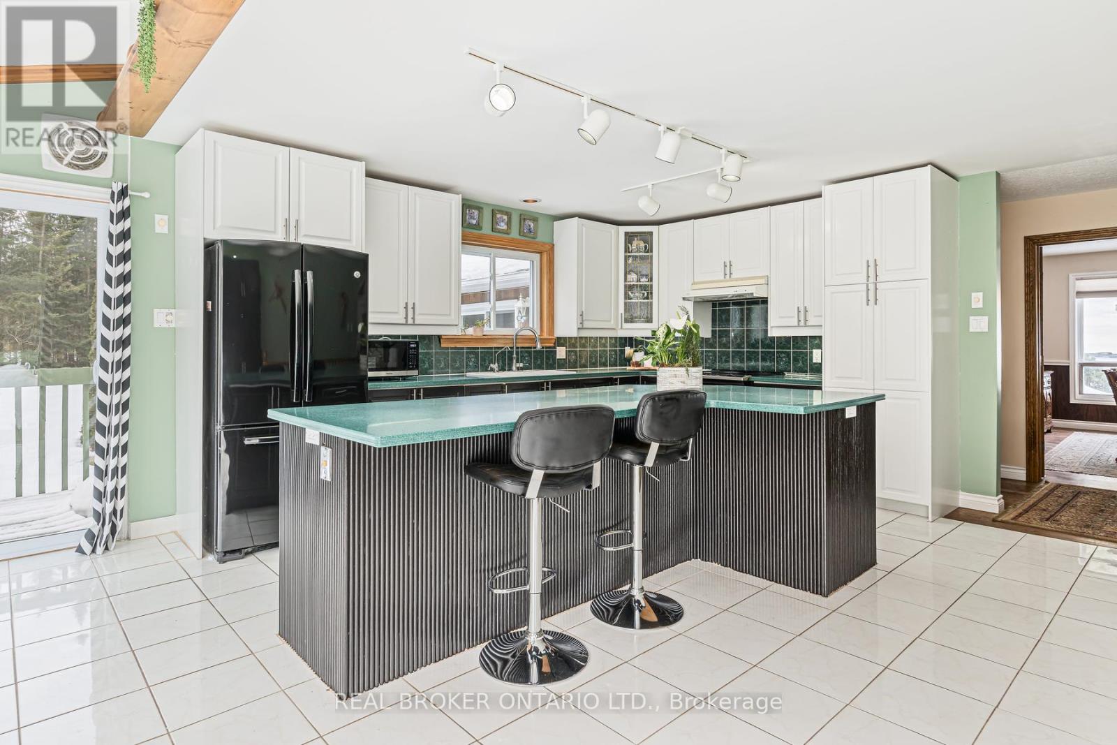 307254 HOCKLEY ROAD - 10