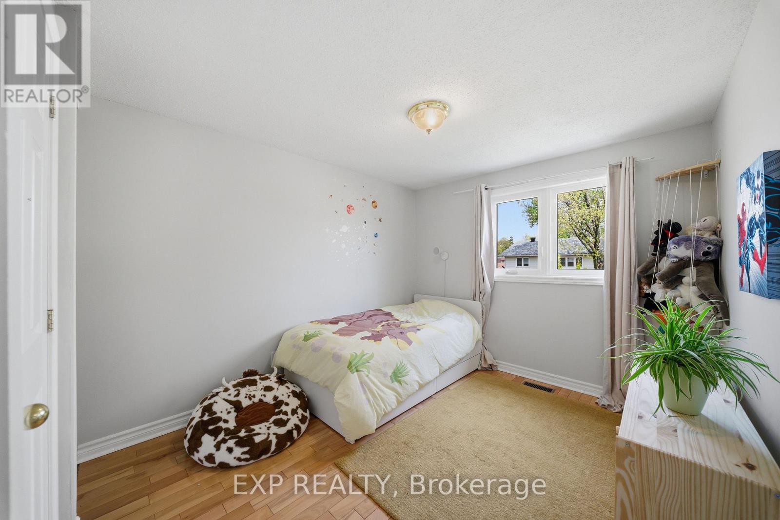 2333 COTTERS CRESCENT - 22
