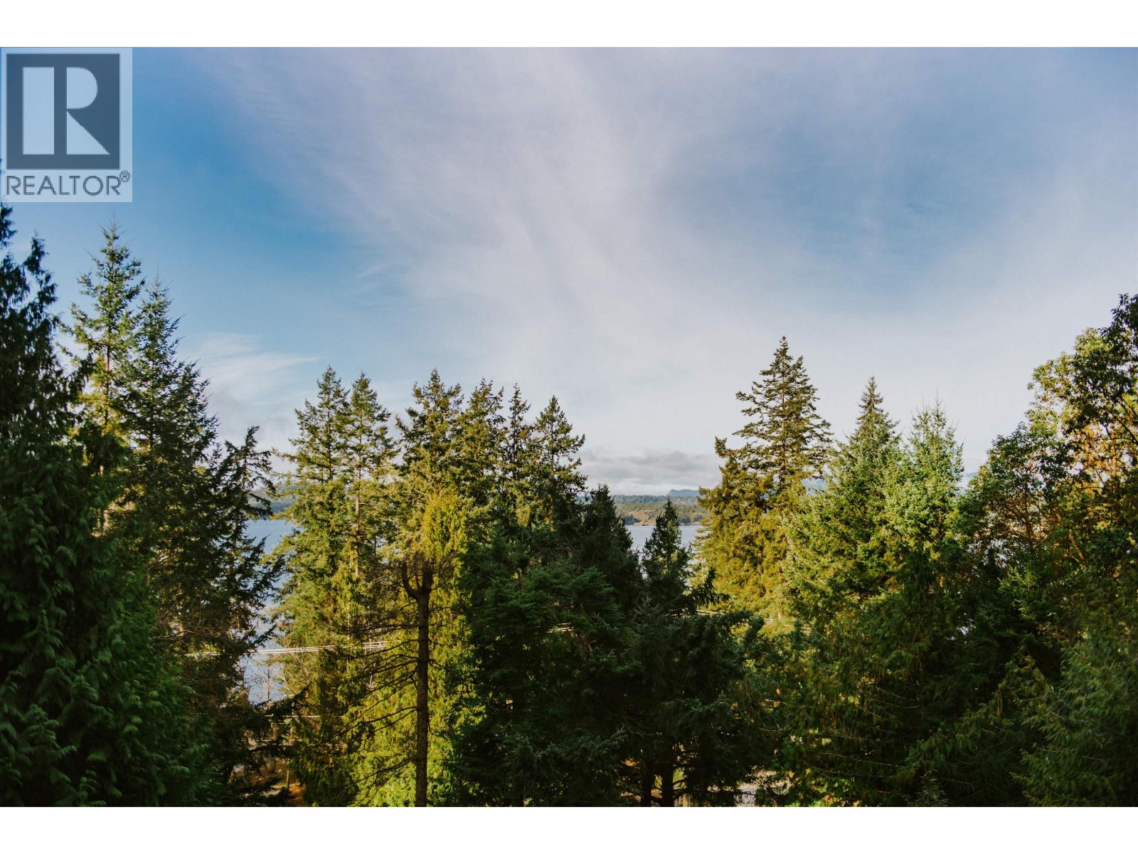 8846 REDROOFFS ROAD, Halfmoon Bay