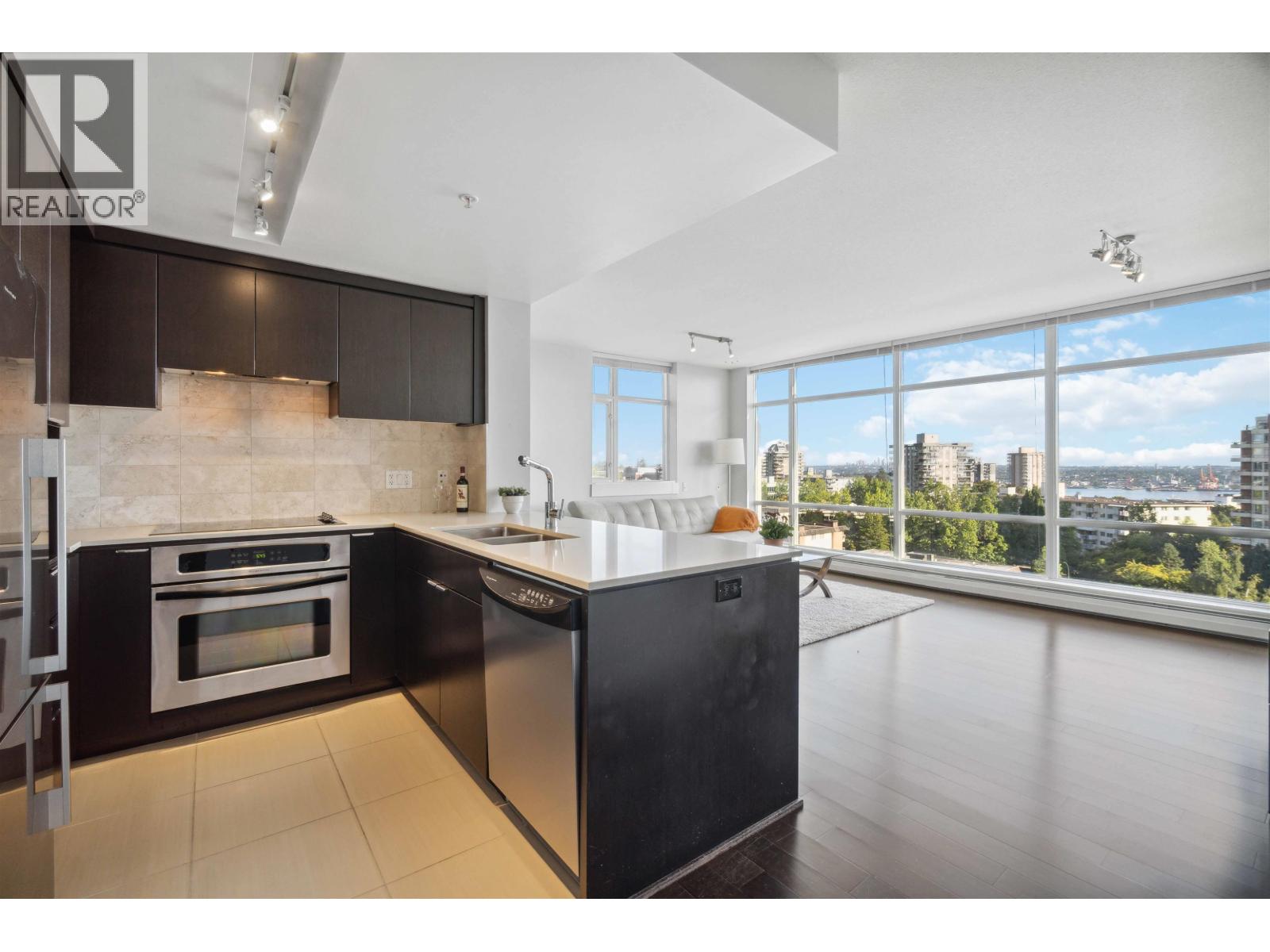 901 1320 CHESTERFIELD AVENUE, North Vancouver