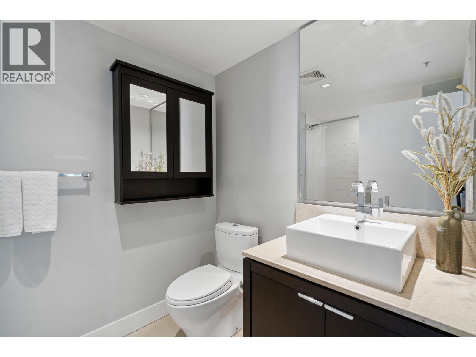 901 1320 CHESTERFIELD AVENUE, North Vancouver