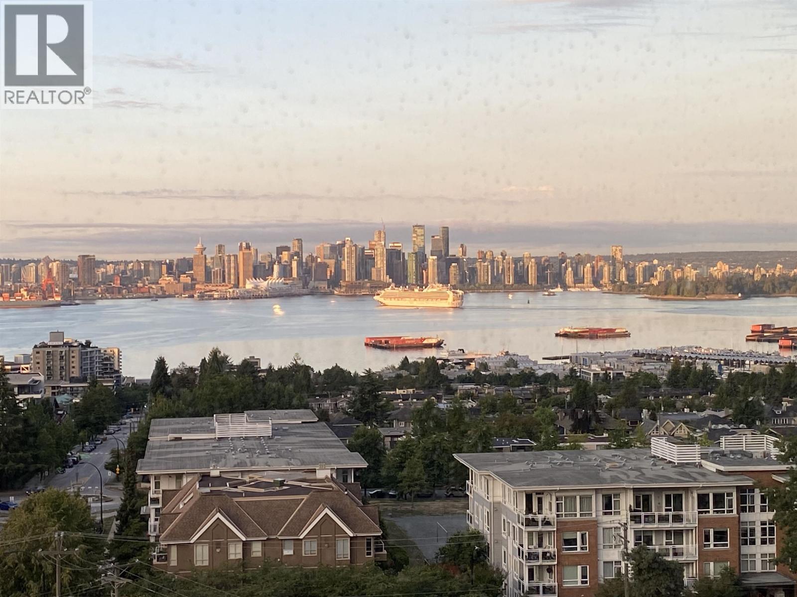 901 1320 CHESTERFIELD AVENUE, North Vancouver
