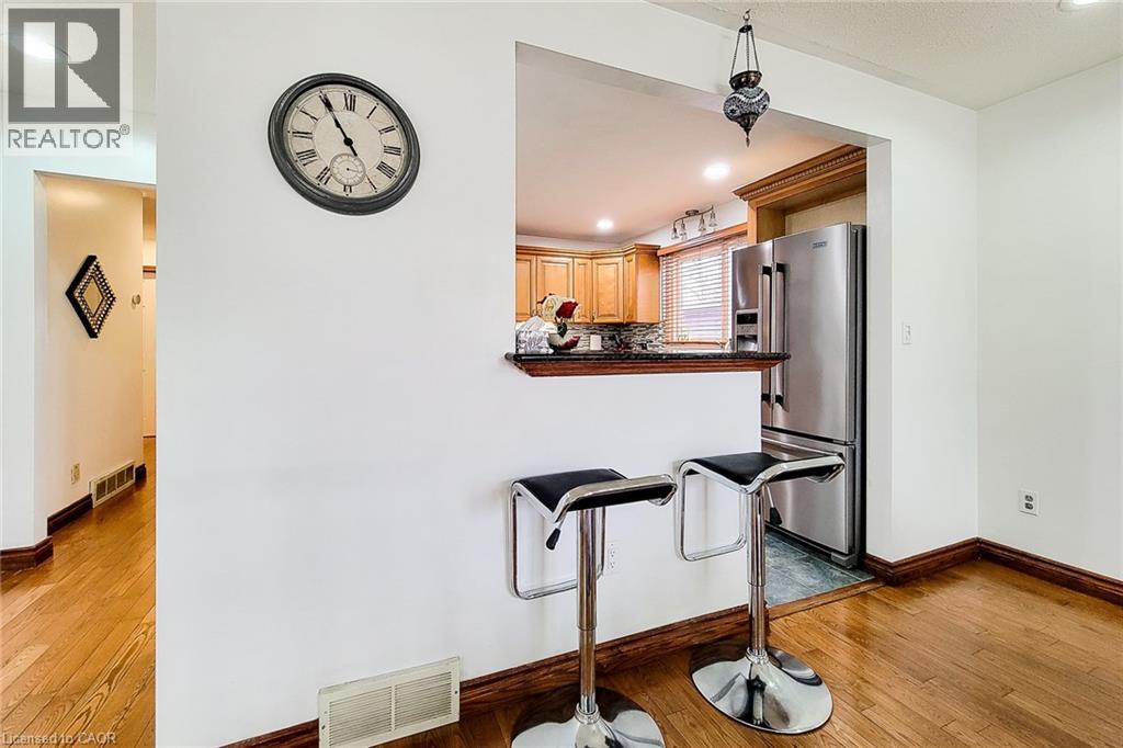 114 JUANITA Drive, Hamilton, Ontario, L9C2G3 — Photo 4