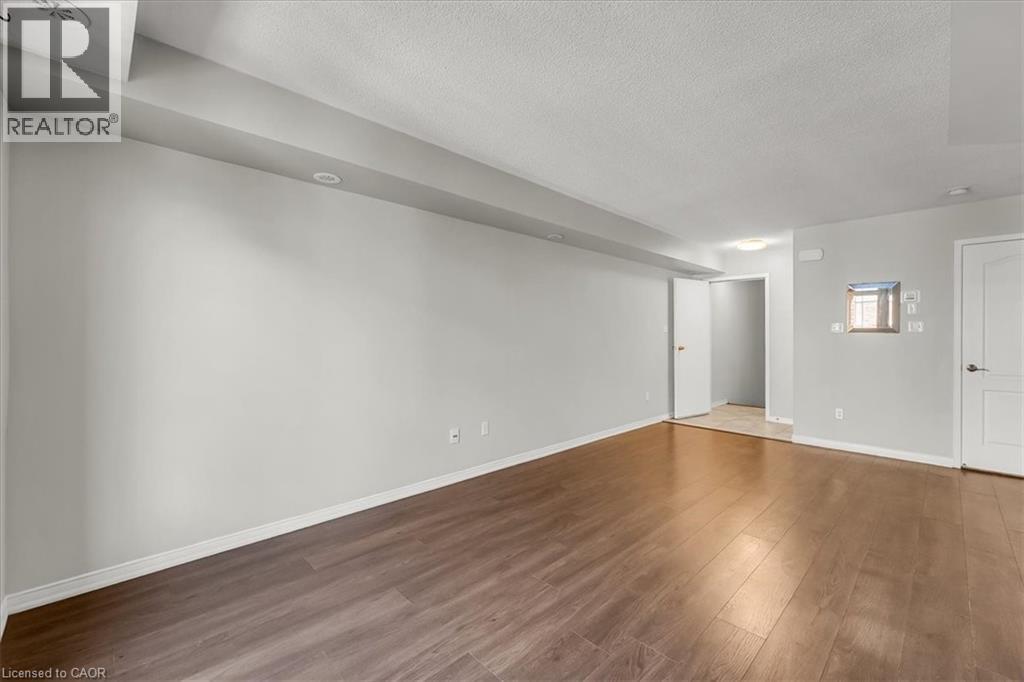 2557 SIXTH Line Unit# 9, Oakville, Ontario, L6H0H7 — Photo 9